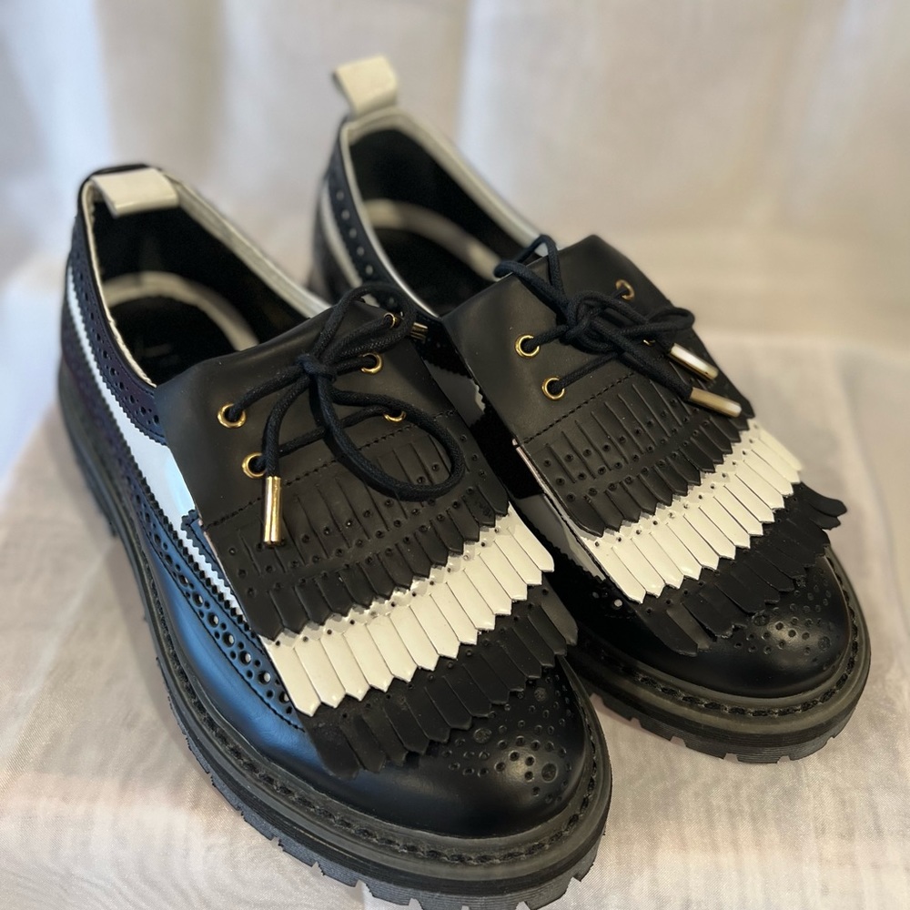 LEQARANT women shoes. Vero quoio  made in Italy . Size 37 . Us 6.5